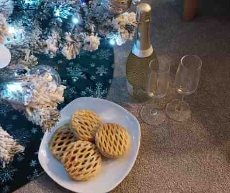 SP57 Mince Pies and Prosecco 1